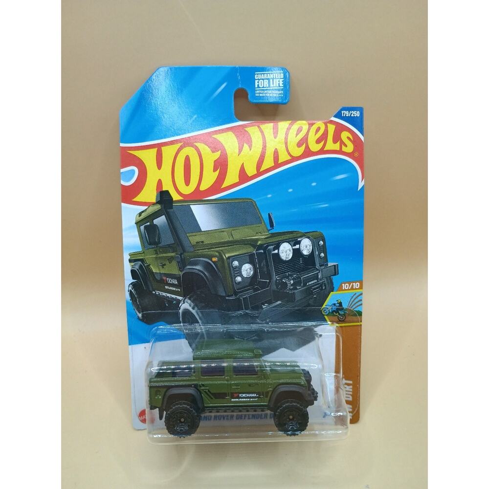 2025 Hot Wheels '15 Land Rover Defender Double Cab Dirt KROGER EXCLUSIVE